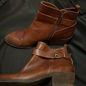 8/12 or 39 Brown Vince Camuto Booties